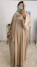 Charger l&#39;image dans la galerie, Abaya foulard intégré velours beige
