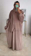 Charger l&#39;image dans la galerie, Abaya foulard intégré velours beige rosé
