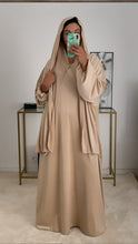 Charger l&#39;image dans la galerie, Abaya foulard intégré velours beige
